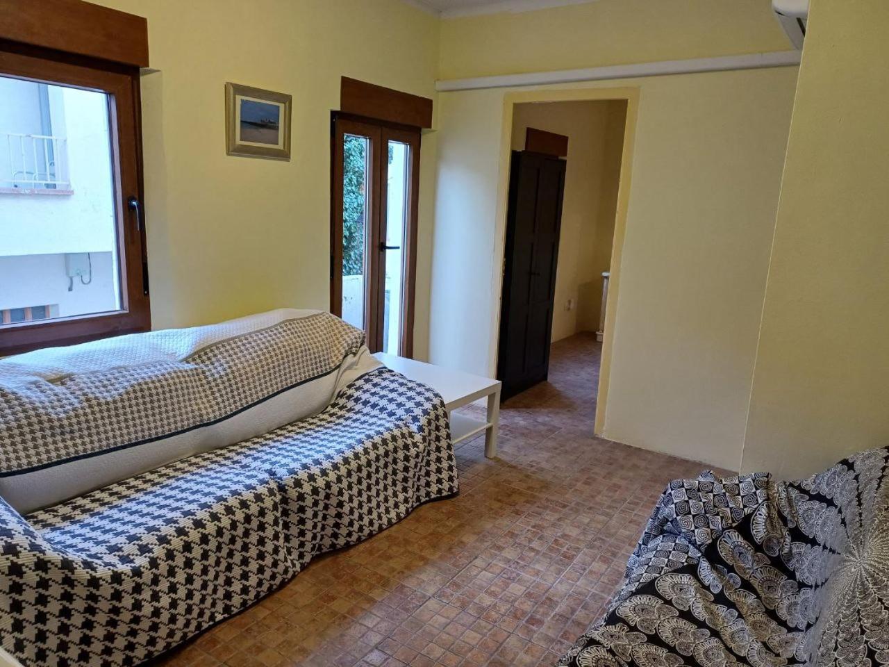 Kitsch Apartment Rasquera ภายนอก รูปภาพ